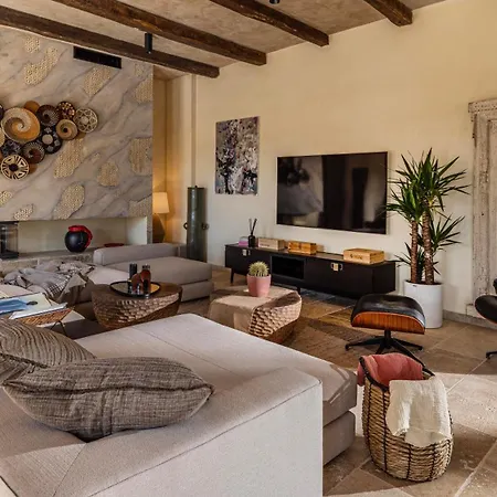 Lamaison - Concierge & Gourmet Serenity Escape *